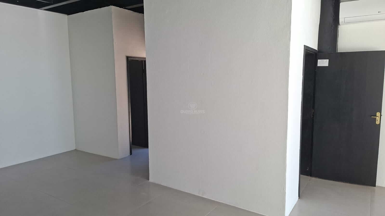 PRÉDIO COMERCIAL AREAL