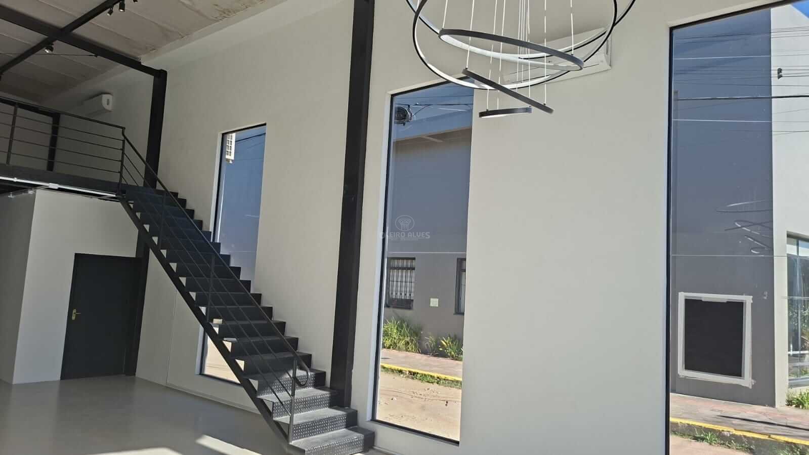 PRÉDIO COMERCIAL AREAL