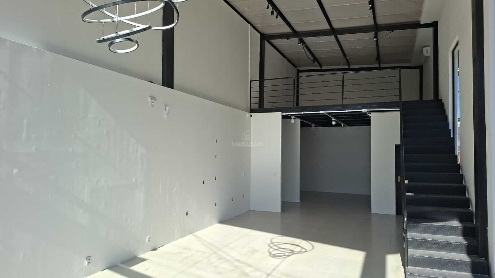 PRÉDIO COMERCIAL AREAL