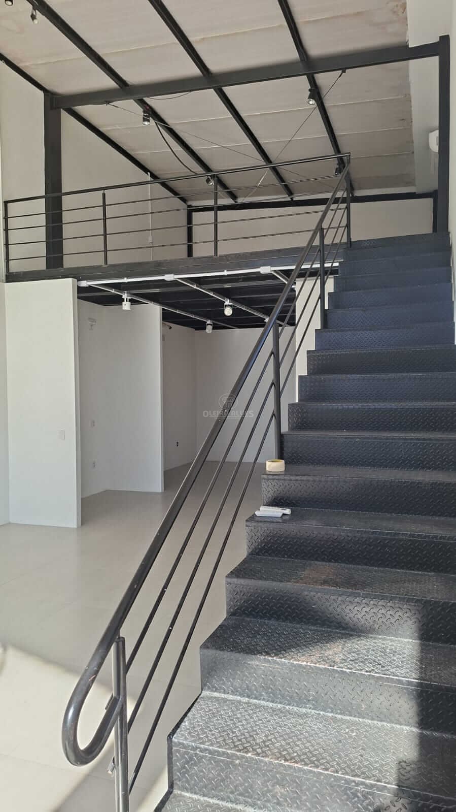 PRÉDIO COMERCIAL AREAL