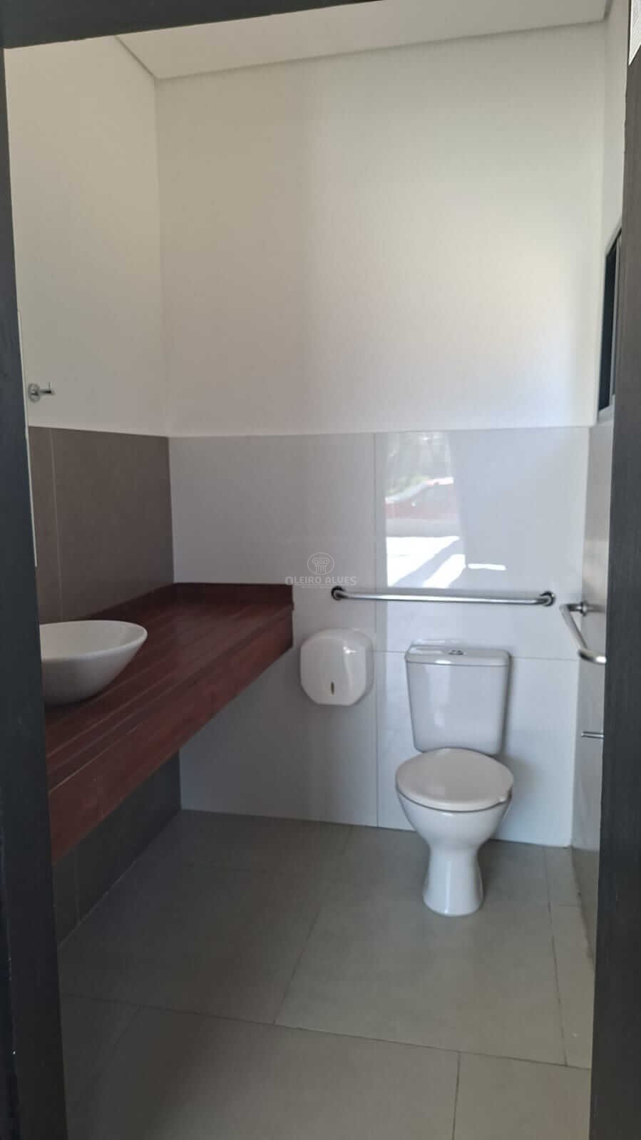 PRÉDIO COMERCIAL AREAL