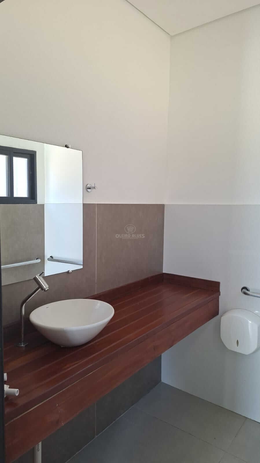 PRÉDIO COMERCIAL AREAL