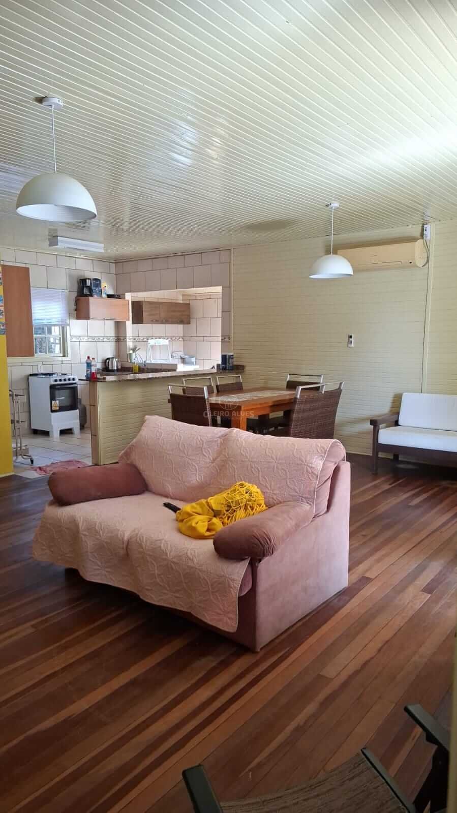 CHALÉ LARANJAL – mobiliado