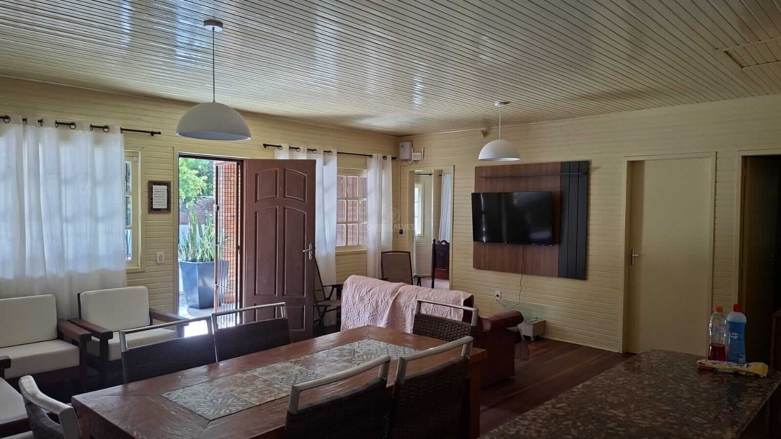 CHALÉ LARANJAL – mobiliado