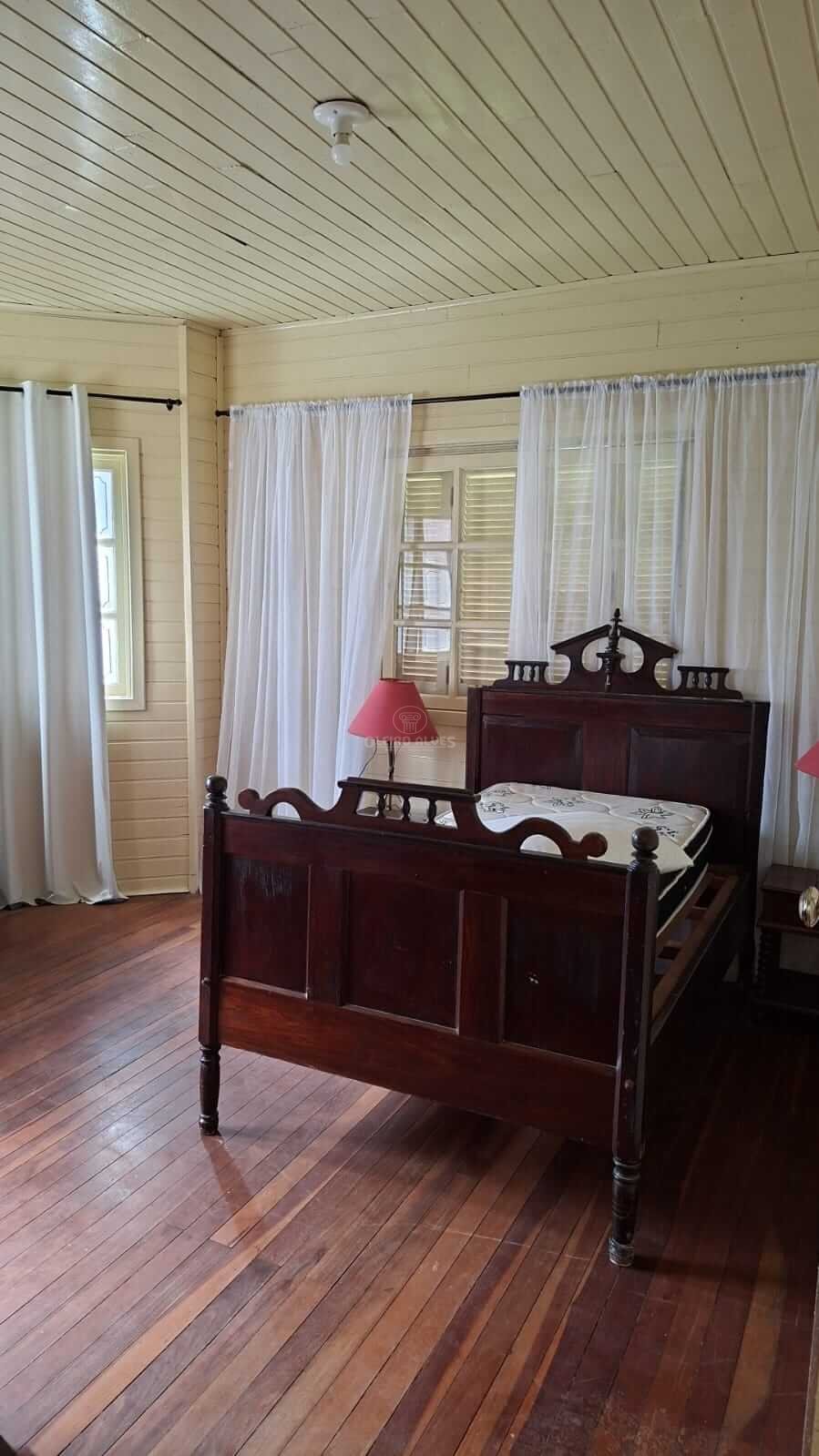 CHALÉ LARANJAL – mobiliado