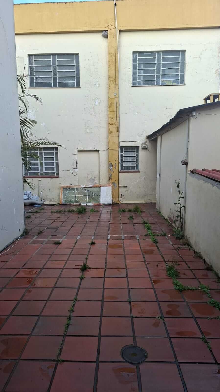 SOBRADO NA AV DUQUE DE CAXIAS